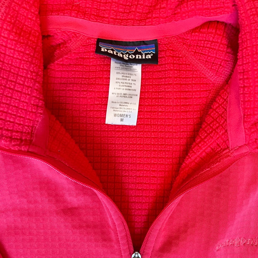 Patagonia Women's Half-Zip R1 Pullover in Hot Pink - Picture 5 of 5